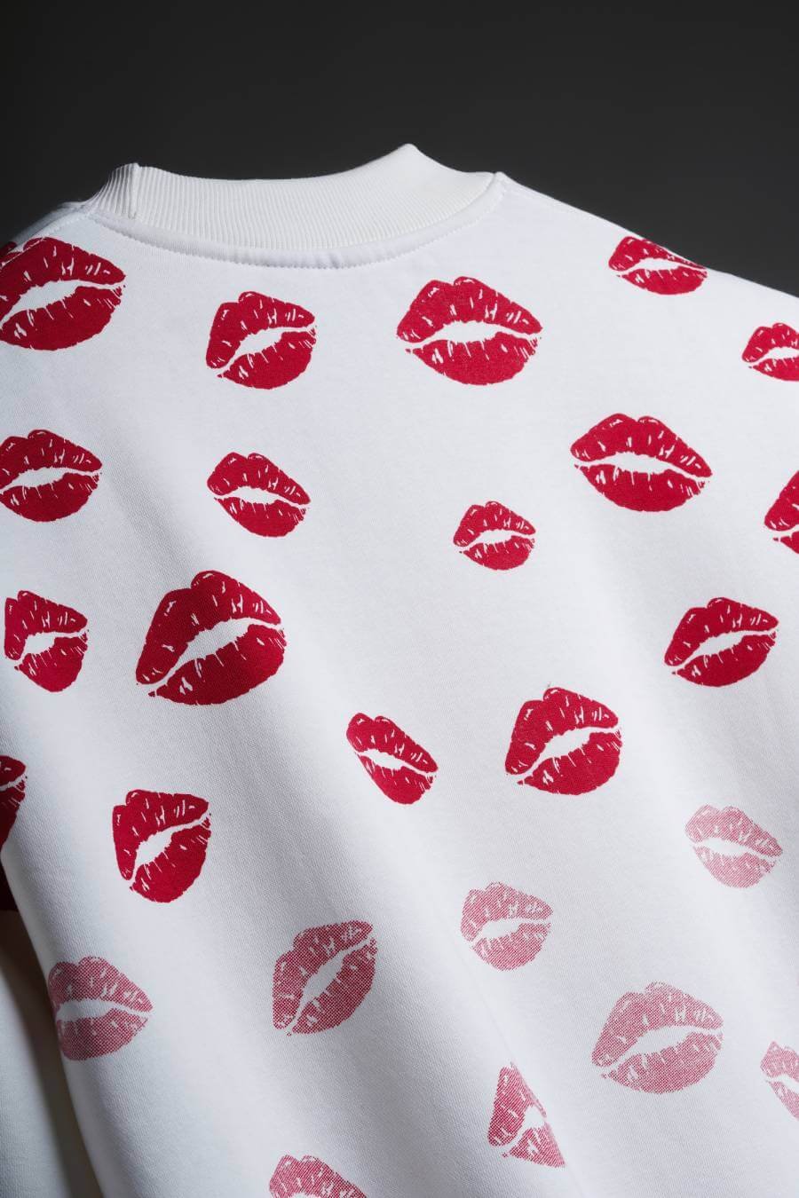Kiss Sweatshirt - Image 2